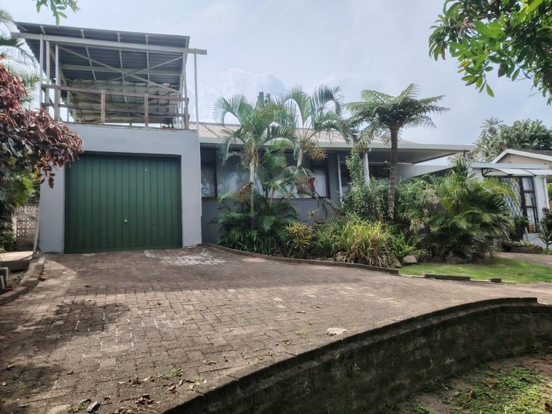 House with a three bedroom flat plus a bachelor flat, sea view.  - Photo 3
