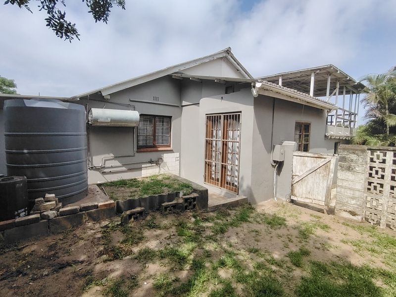 House with a three bedroom flat plus a bachelor flat, sea view.  - Photo 5