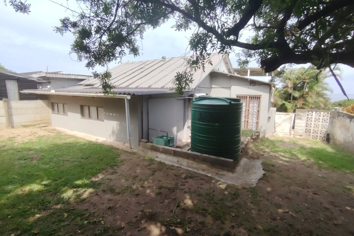 House with a three bedroom flat plus a bachelor flat, sea view.  - Photo 4