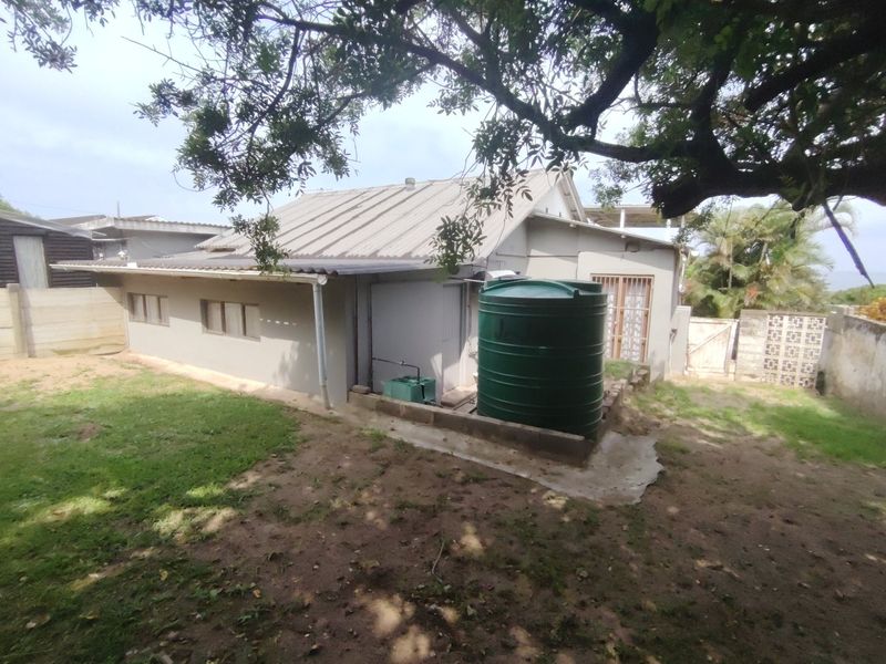 House with a three bedroom flat plus a bachelor flat, sea view.  - Photo 4