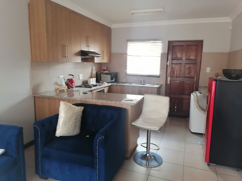 Lovely 2 Bedroom Town house for Sale in Pellissier , Bloemfontein  - Photo 6