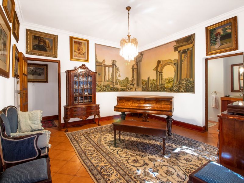 Magnificent Family Home and Centrally Located  - Photo 7