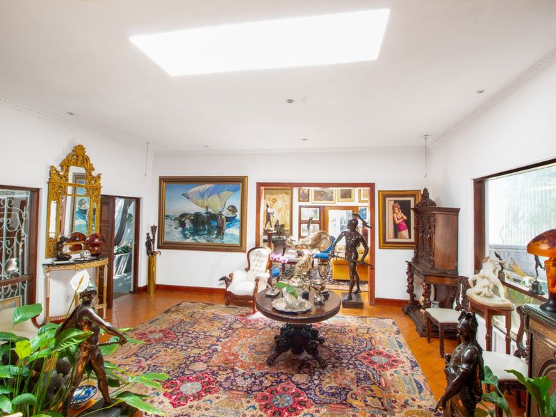 Magnificent Family Home and Centrally Located  - Photo 8