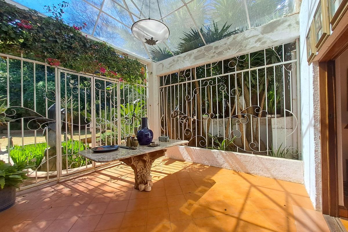 Magnificent Family Home and Centrally Located  - Photo 3