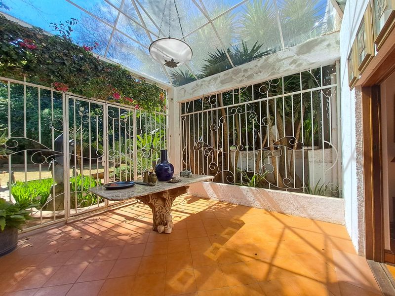 Magnificent Family Home and Centrally Located  - Photo 3