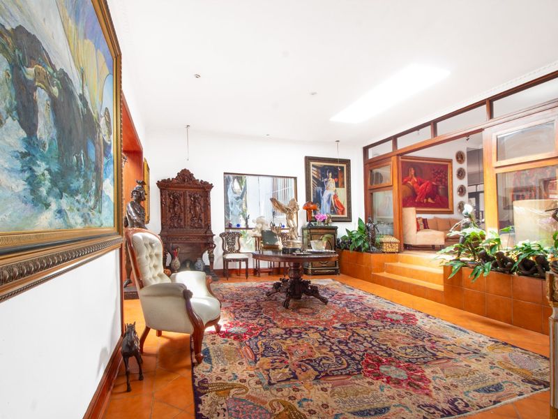 Magnificent Family Home and Centrally Located  - Photo 7