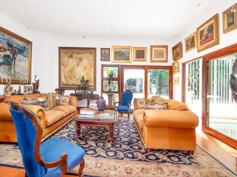 Magnificent Family Home and Centrally Located  - Photo 6