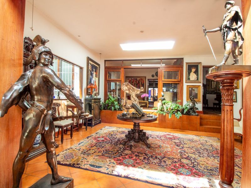 Magnificent Family Home and Centrally Located  - Photo 10