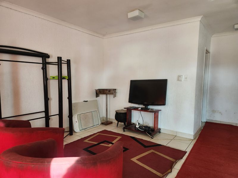 2 Bedrooms. 1 Bathroom and 2 Carports - Photo 10