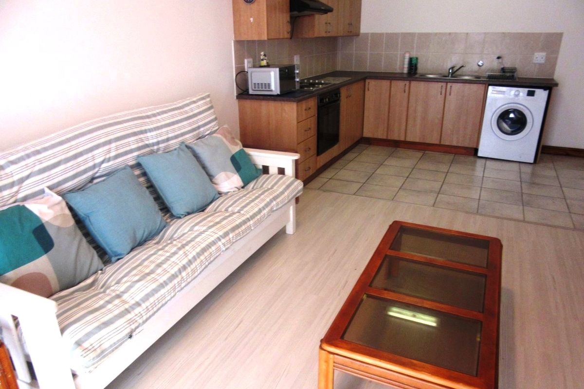 Groenkloof Reebok offers the best of two worlds. Drastically reduced price! - Photo 5