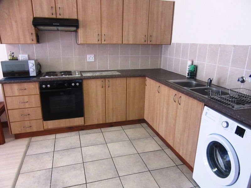 Groenkloof Reebok offers the best of two worlds. Drastically reduced price! - Photo 4