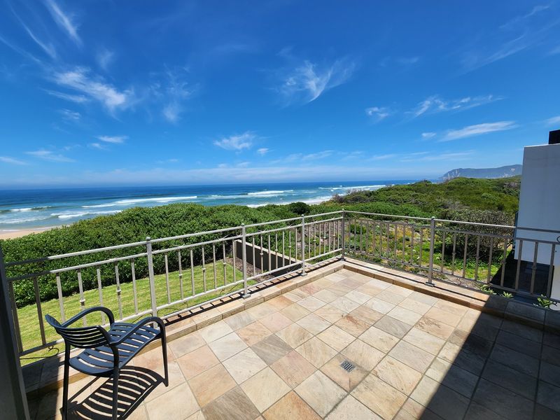 An expansive multiliving home right on the beachfront - Photo 1