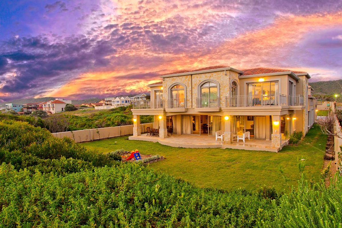 An expansive multiliving home right on the beachfront - Photo 2