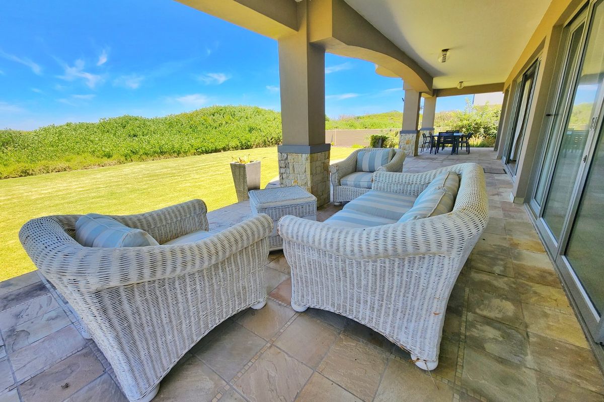 An expansive multiliving home right on the beachfront - Photo 4