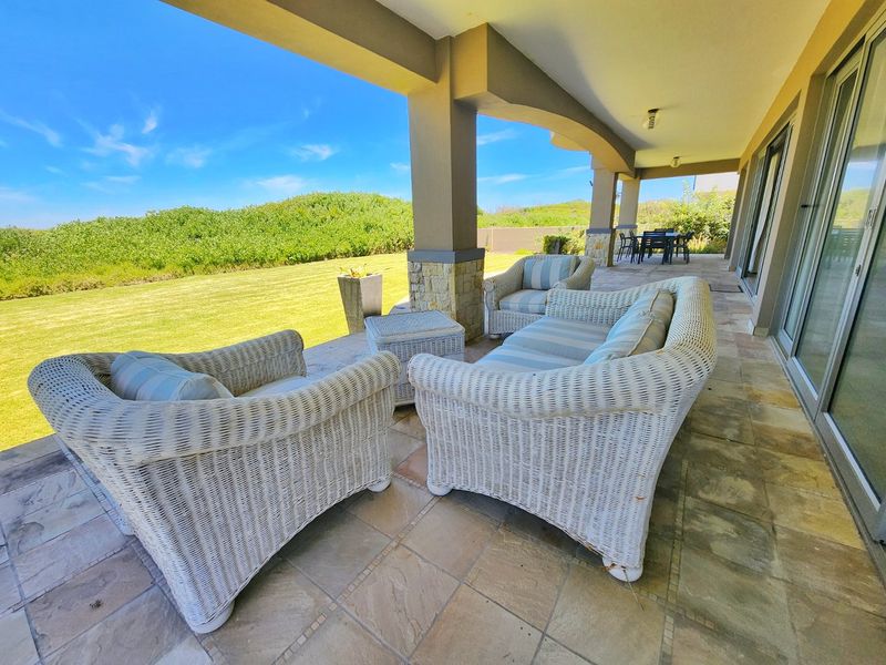 An expansive multiliving home right on the beachfront - Photo 4