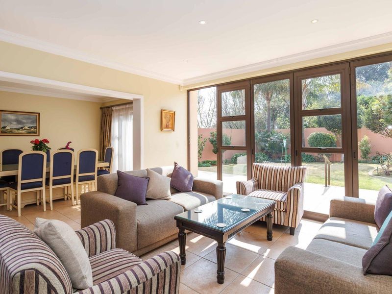 Exquisite 4 Bedroom Home in Bedfordview - Photo 5