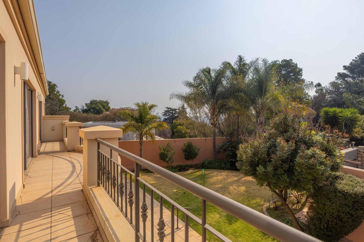 Exquisite 4 Bedroom Home in Bedfordview - Photo 3