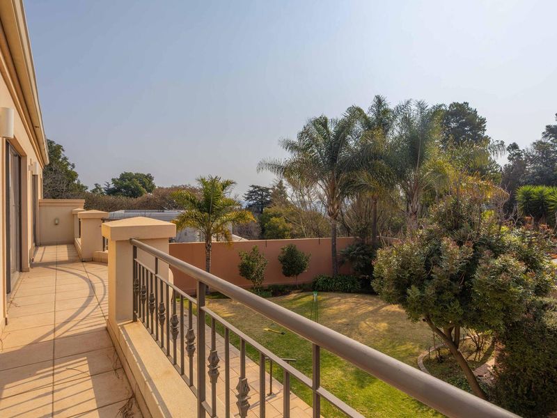 Exquisite 4 Bedroom Home in Bedfordview - Photo 3