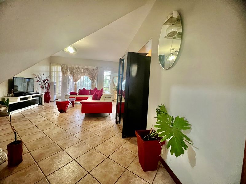 Charming 3-Bedroom Home in La Montagne – Perfect Lock-Up-And-Go - Photo 2