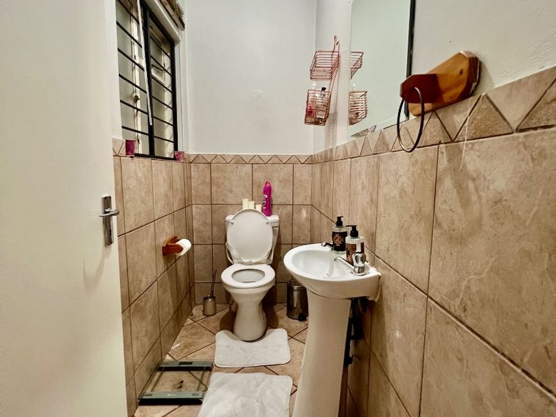 Charming 3-Bedroom Home in La Montagne – Perfect Lock-Up-And-Go - Photo 3