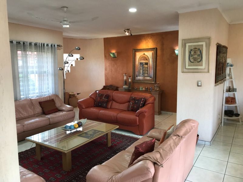 Luxury, Elegance and Prestige Your Dream Home           - Photo 2