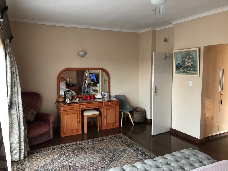 Luxury, Elegance and Prestige Your Dream Home           - Photo 6