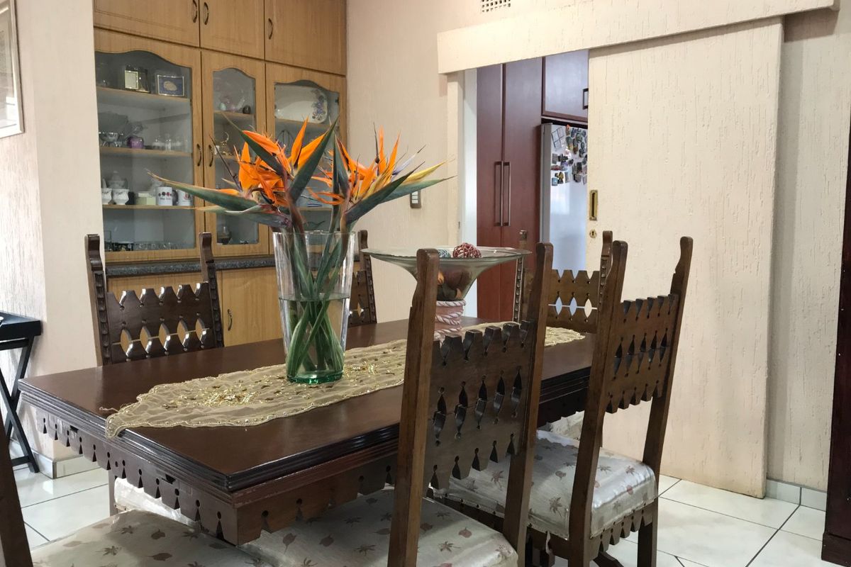 Luxury, Elegance and Prestige Your Dream Home           - Photo 4