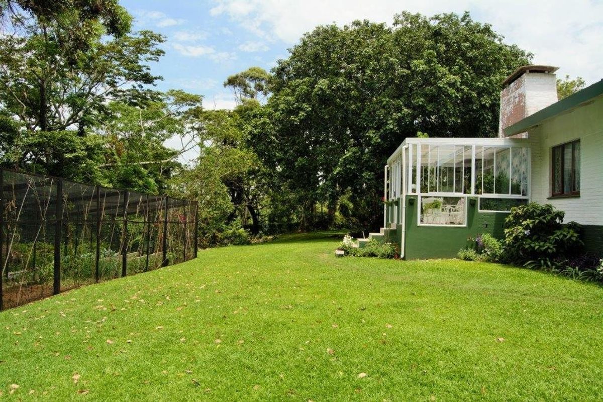 Beautiful Farm Style Home with an Expansive Garden! - Photo 4