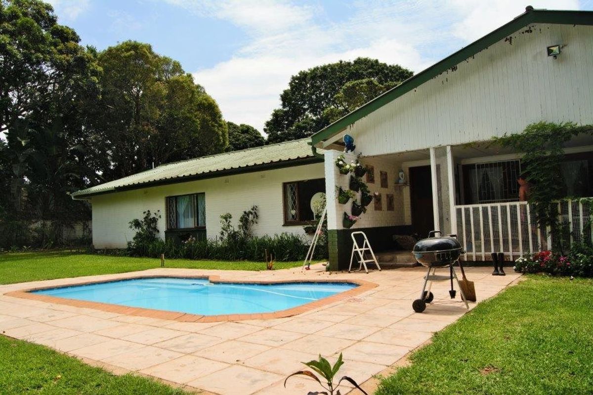 Beautiful Farm Style Home with an Expansive Garden! - Photo 2