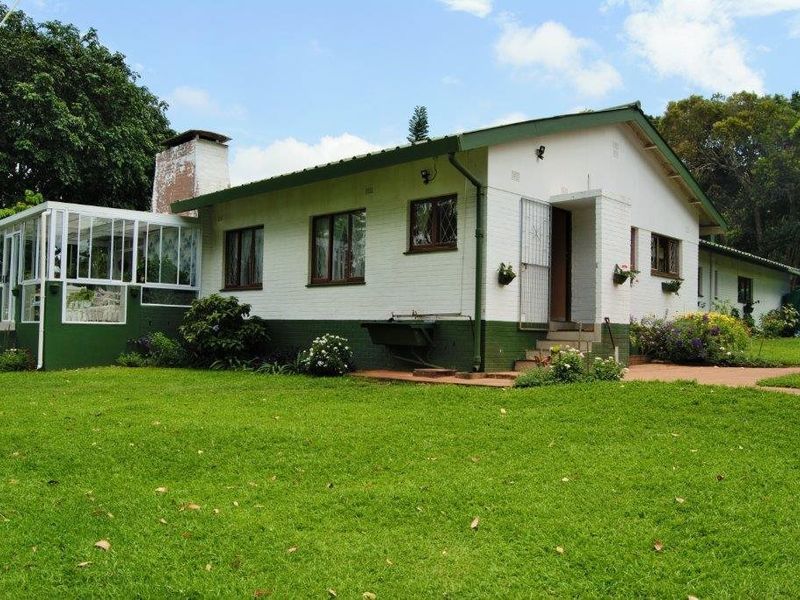 Beautiful Farm Style Home with an Expansive Garden! - Photo 3