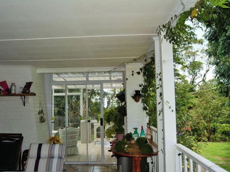 Beautiful Farm Style Home with an Expansive Garden! - Photo 9