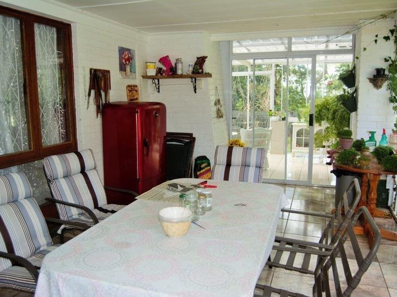 Beautiful Farm Style Home with an Expansive Garden! - Photo 10