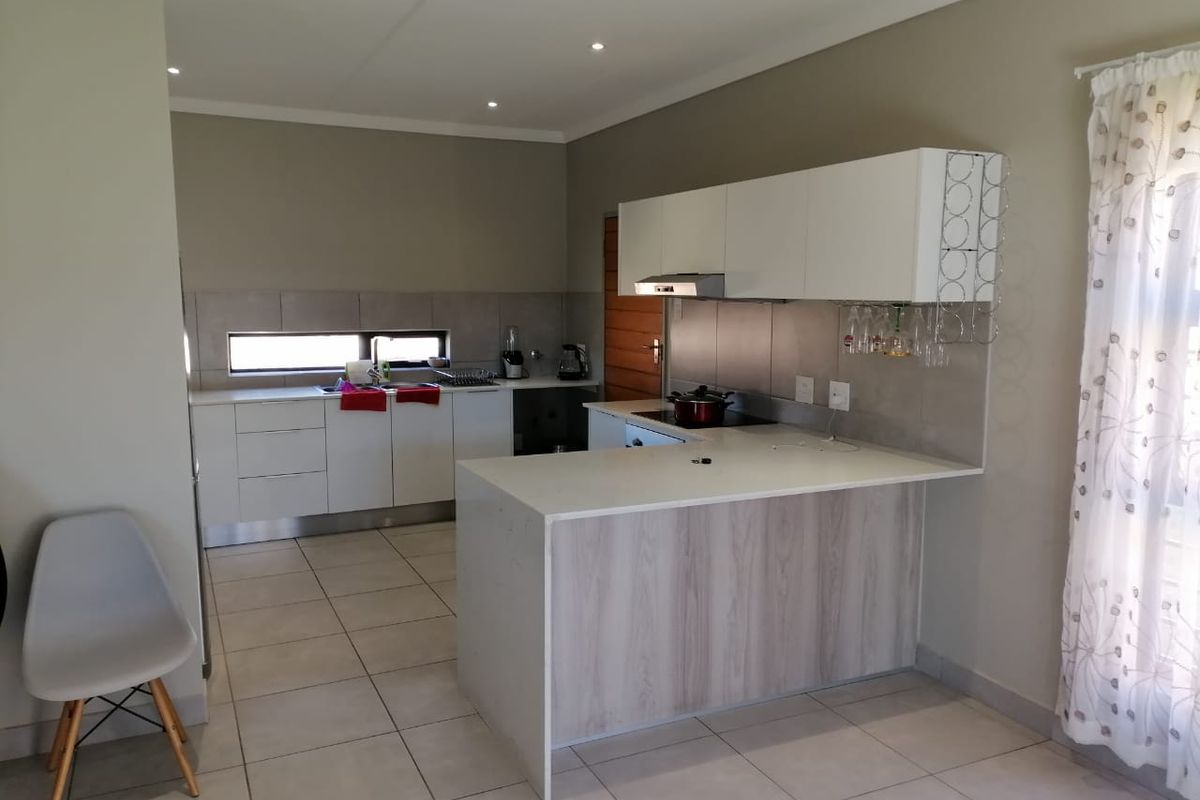 Beautiful 3 bed and 2.5 bath  house to let   - Photo 2