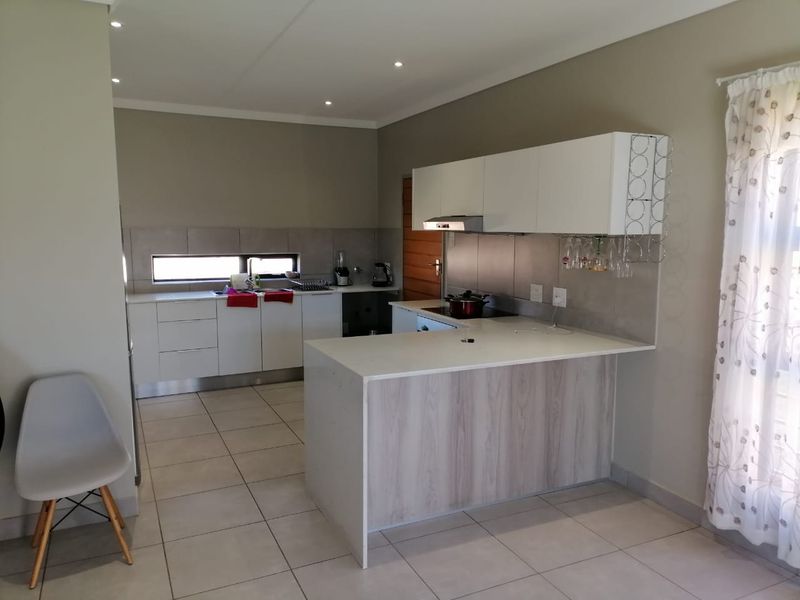 Beautiful 3 bed and 2.5 bath  house to let   - Photo 2