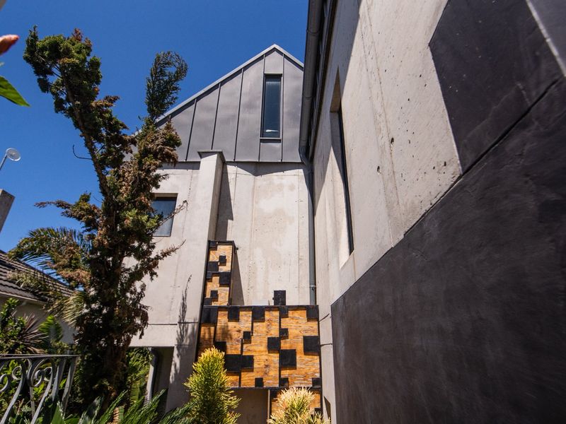 NOTHING COMPARES TO THiS LIFESTYLE...THE CUTTING EDGE IN DESIGN - Photo 10