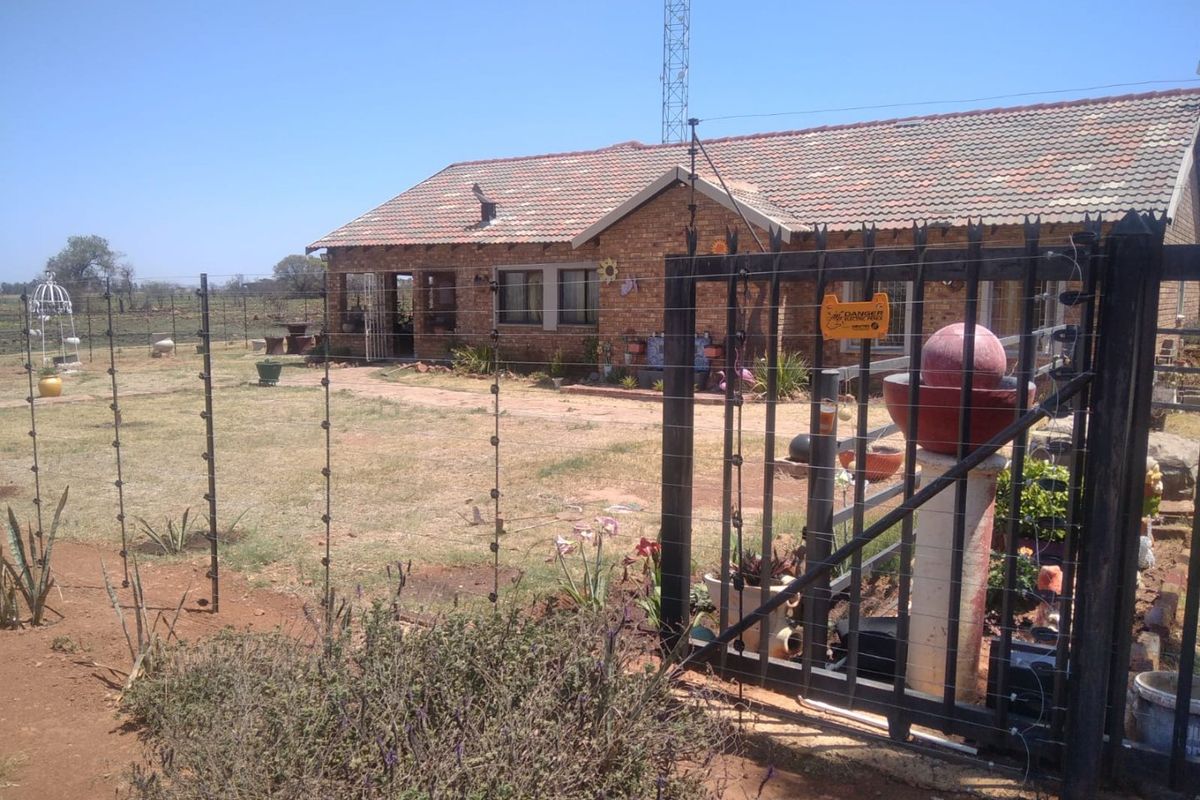 21.5 ha Farm in Honingnestkrans at a very low price of R10.78 per m2 - Photo 5