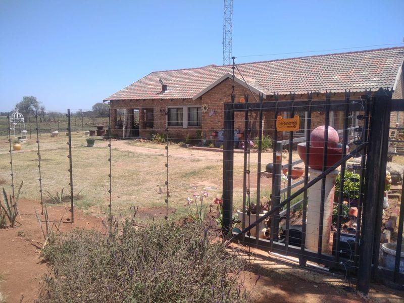 21.5 ha Farm in Honingnestkrans at a very low price of R10.78 per m2 - Photo 5