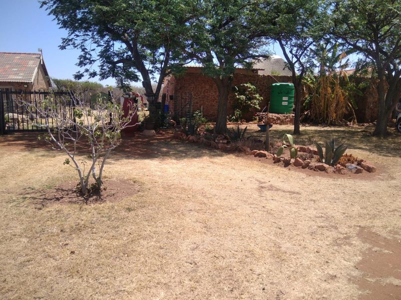 21.5 ha Farm in Honingnestkrans at a very low price of R10.78 per m2 - Photo 8