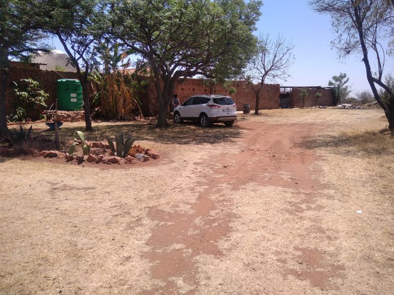 21.5 ha Farm in Honingnestkrans at a very low price of R10.78 per m2 - Photo 6