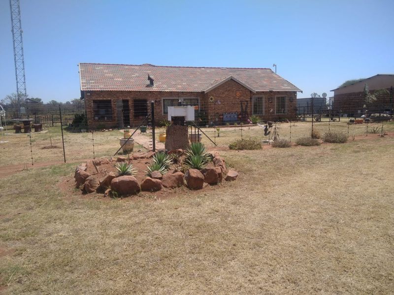 21.5 ha Farm in Honingnestkrans at a very low price of R10.78 per m2 - Photo 3