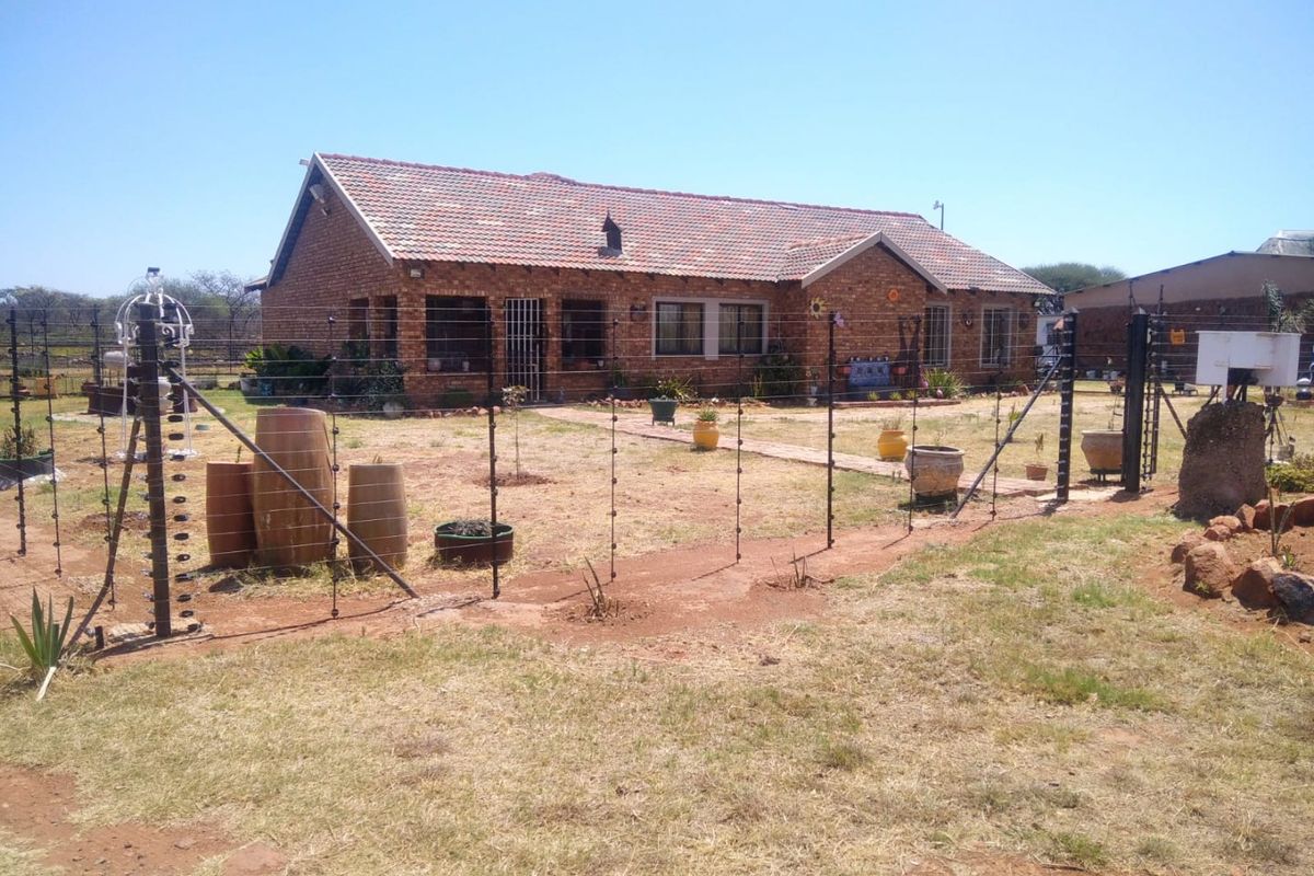21.5 ha Farm in Honingnestkrans at a very low price of R10.78 per m2 - Photo 4