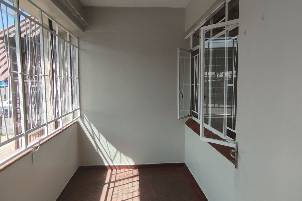 Ground floor unit up for grabs! - Photo 2