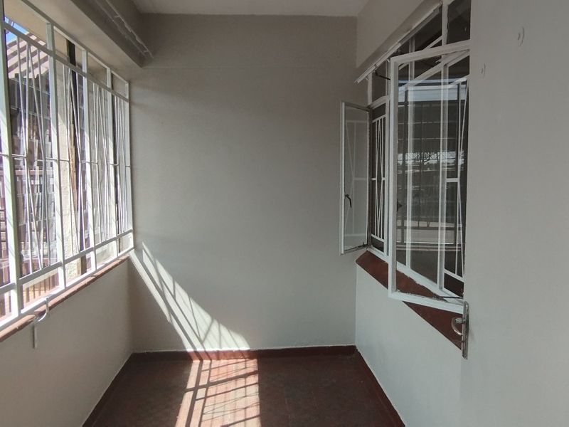 Ground floor unit up for grabs! - Photo 2