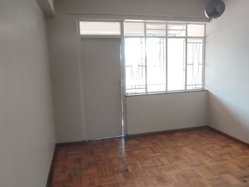 Ground floor unit up for grabs! - Photo 10