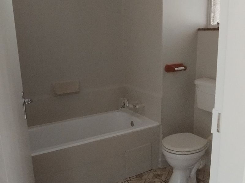 Ground floor unit up for grabs! - Photo 9