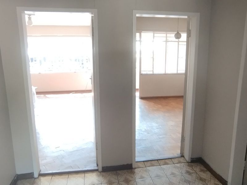 Ground floor unit up for grabs! - Photo 7