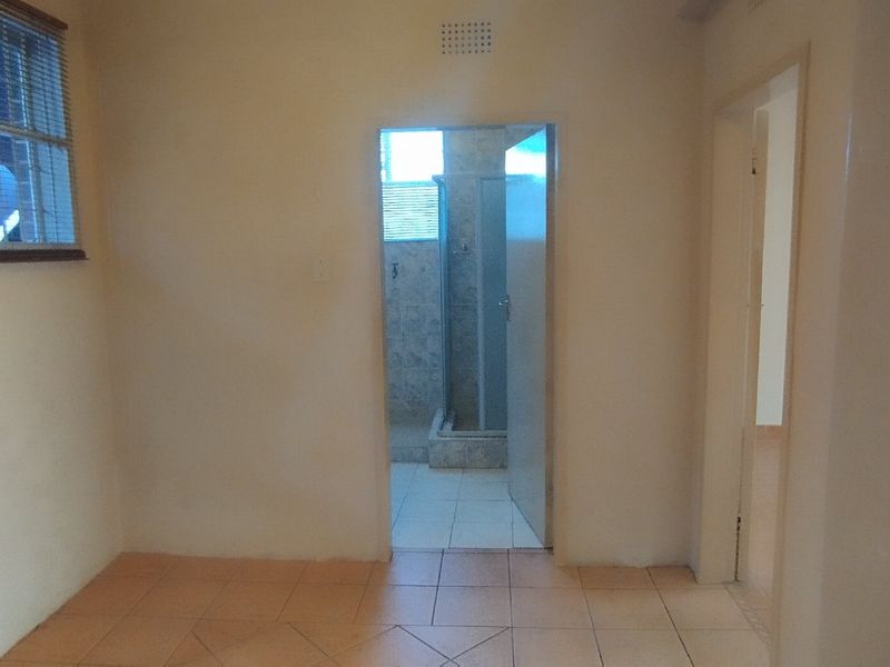 Ground floor unit up for grabs! - Photo 6