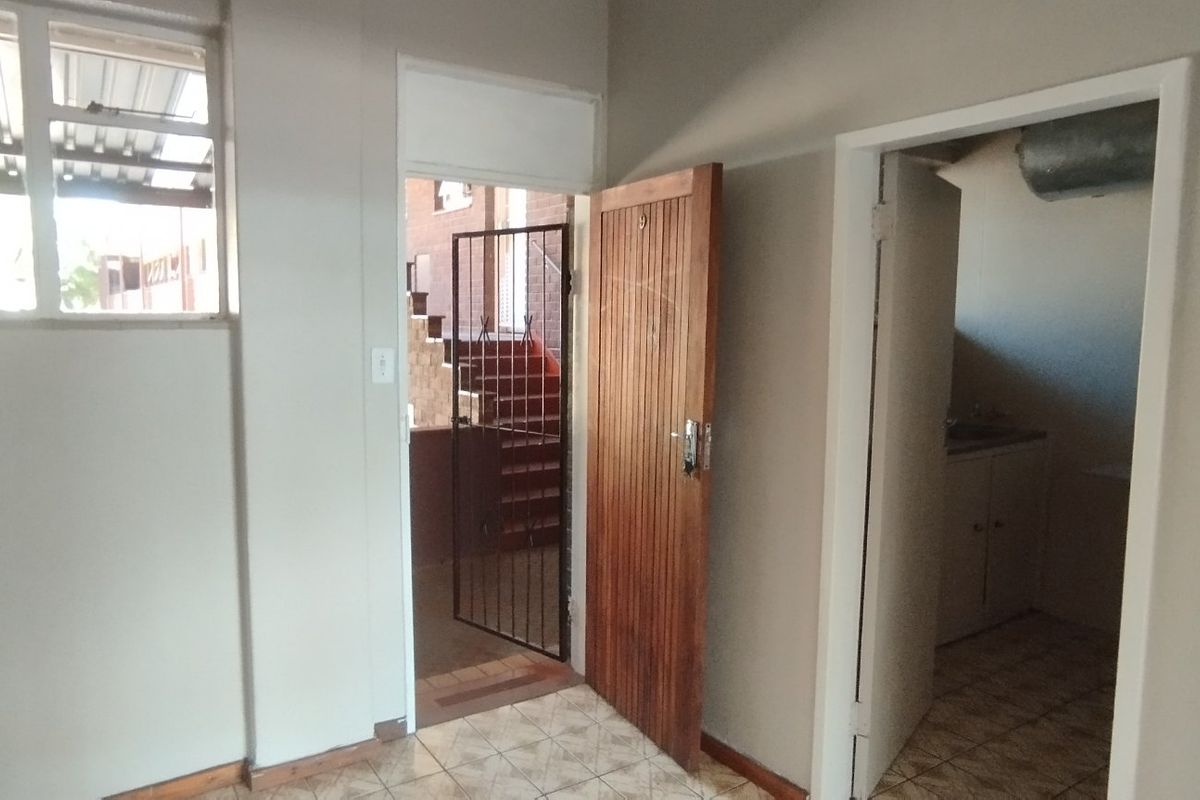 Ground floor unit up for grabs! - Photo 3