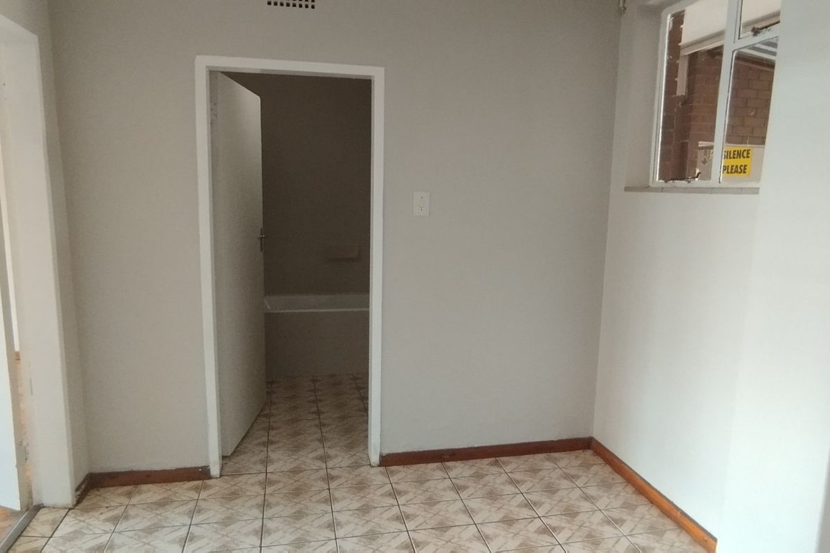 Ground floor unit up for grabs! - Photo 4