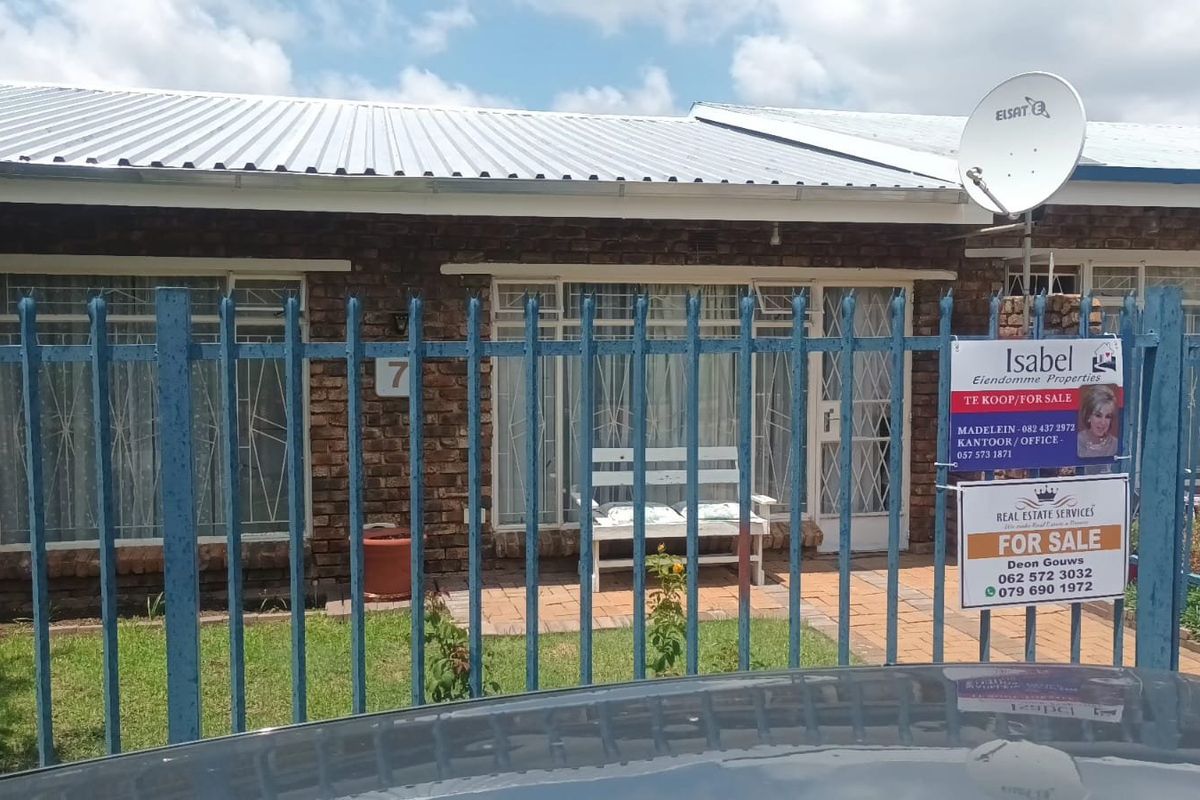 JUST PERFECT - Photo 3